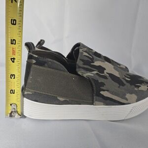 Outwoods Camouflage Women's High Top Slip On Boots Size 9 Greens